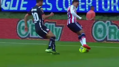 [V&iacute;deo] Sabe o drible cl&aacute;ssico de Zidane? Marco Fabi&aacute;n emendou um drible da vaca a ele