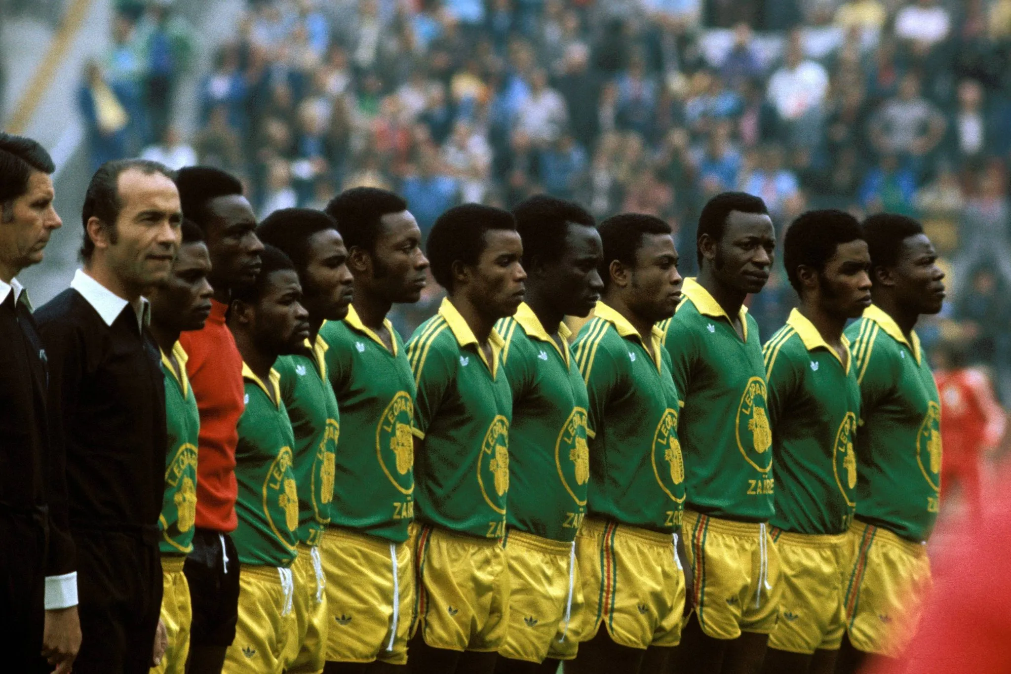 Sele&ccedil;&atilde;o do antigo Zaire, hoj RD Congo, perfilada antes de jogo da Copa de 1974