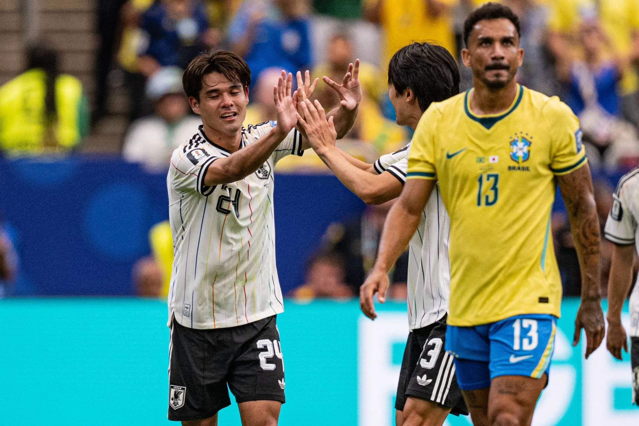 Jap&atilde;o celebra gol diante do Brasil na Copa do Mundo (IMAGO / Sports Press Photo)