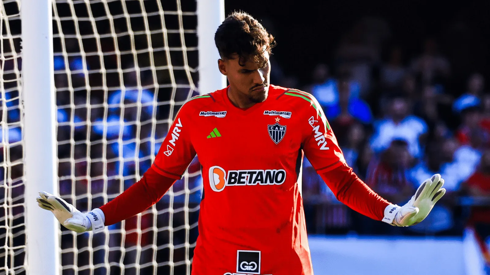 10 anos de Atl&eacute;tico-MG e h&aacute; mais de tr&ecirc;s sem perder: Matheus Mendes ganha nova chance