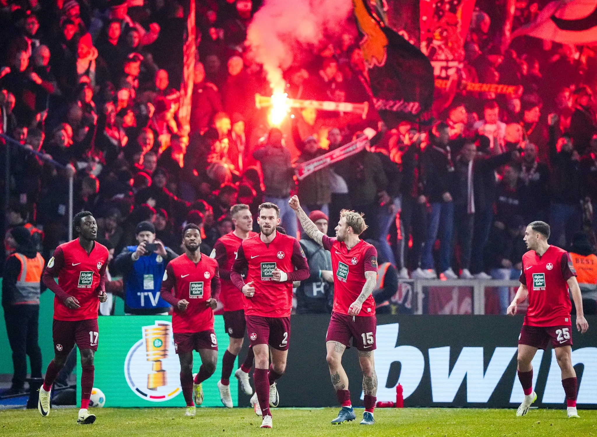 Rival do Leverkusen na Copa da Alemanha luta para n&atilde;o cair &agrave; terceirona