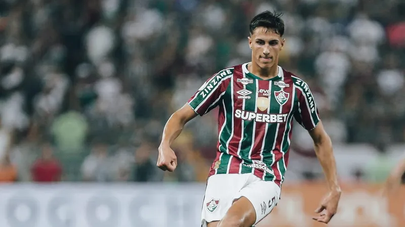 Facundo Bernal substituiu Andr&eacute; no Fluminense, que ainda se acostuma com a vida sem seu antigo camisa 7 - Foto: LUCAS MER&Ccedil;ON / FLUMINENSE F.C.