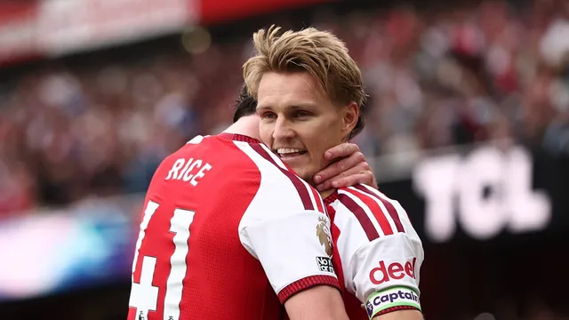 Arsenal vira sobre o Chelsea mostrando como superou problemas da &uacute;ltima temporada