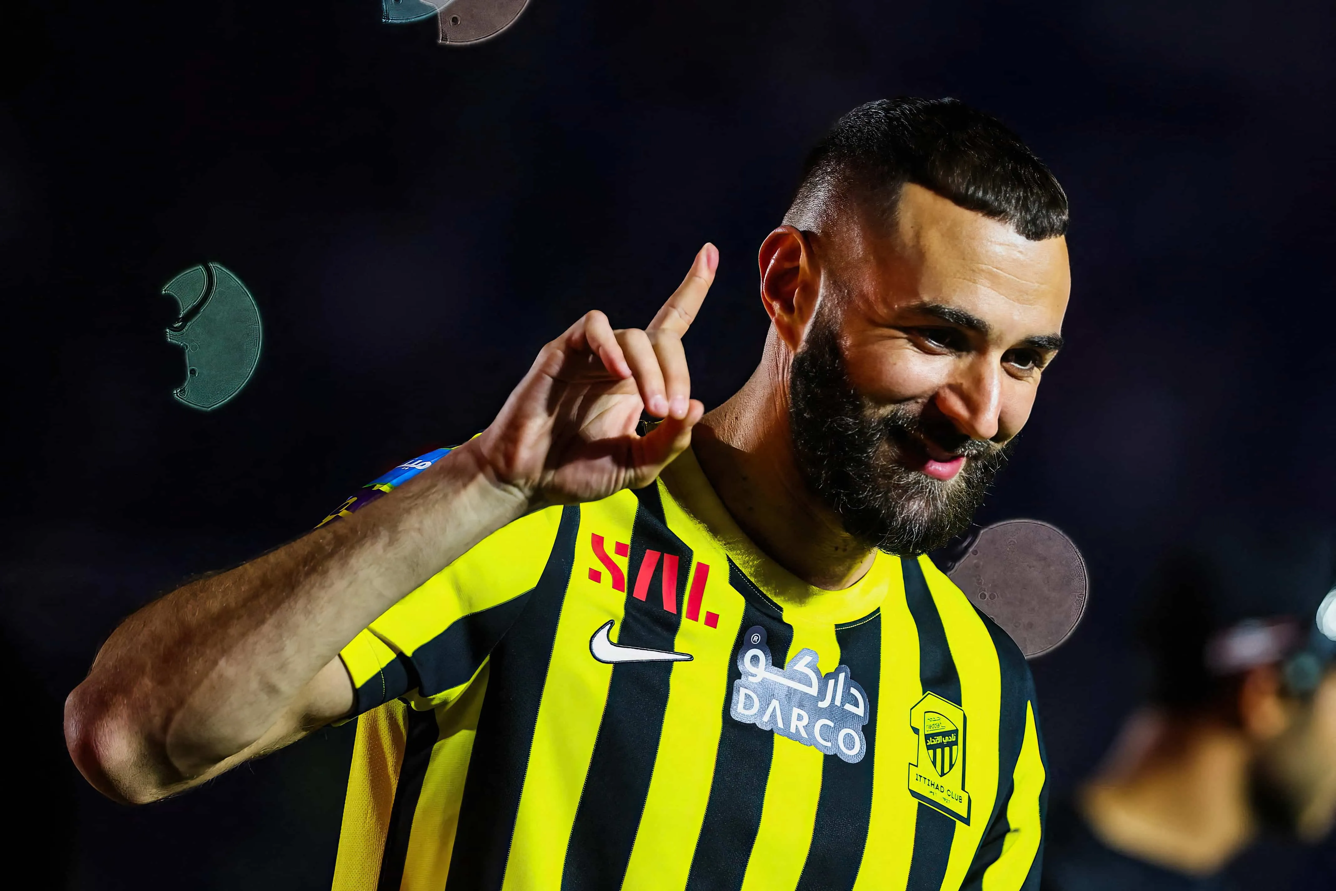 Hat-trick de Benzema anula 1&ordm; tempo sonolento e Al-Ittihad volta a vencer no Saudita