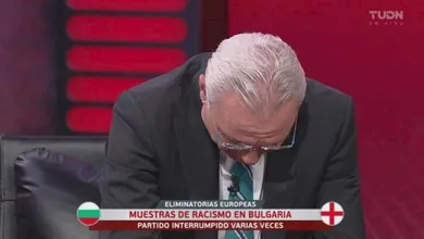 Maior da hist&oacute;ria do futebol b&uacute;lgaro, Stoichkov chora na TV ao comentar epis&oacute;dio de racismo em S&oacute;fia
