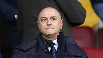 Daniel Levy, presidente do Tottenham, admite erro ao contratar Mourinho e Conte
