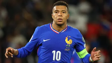 Platini alerta Mbapp&eacute; por posicionamento pol&iacute;tico: &lsquo;Acaba incomodando metade do mundo&rsquo;