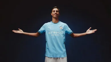 Guardiola elogia Vitor Reis e indica poss&iacute;vel estreia do ex-Palmeiras pelo Manchester City
