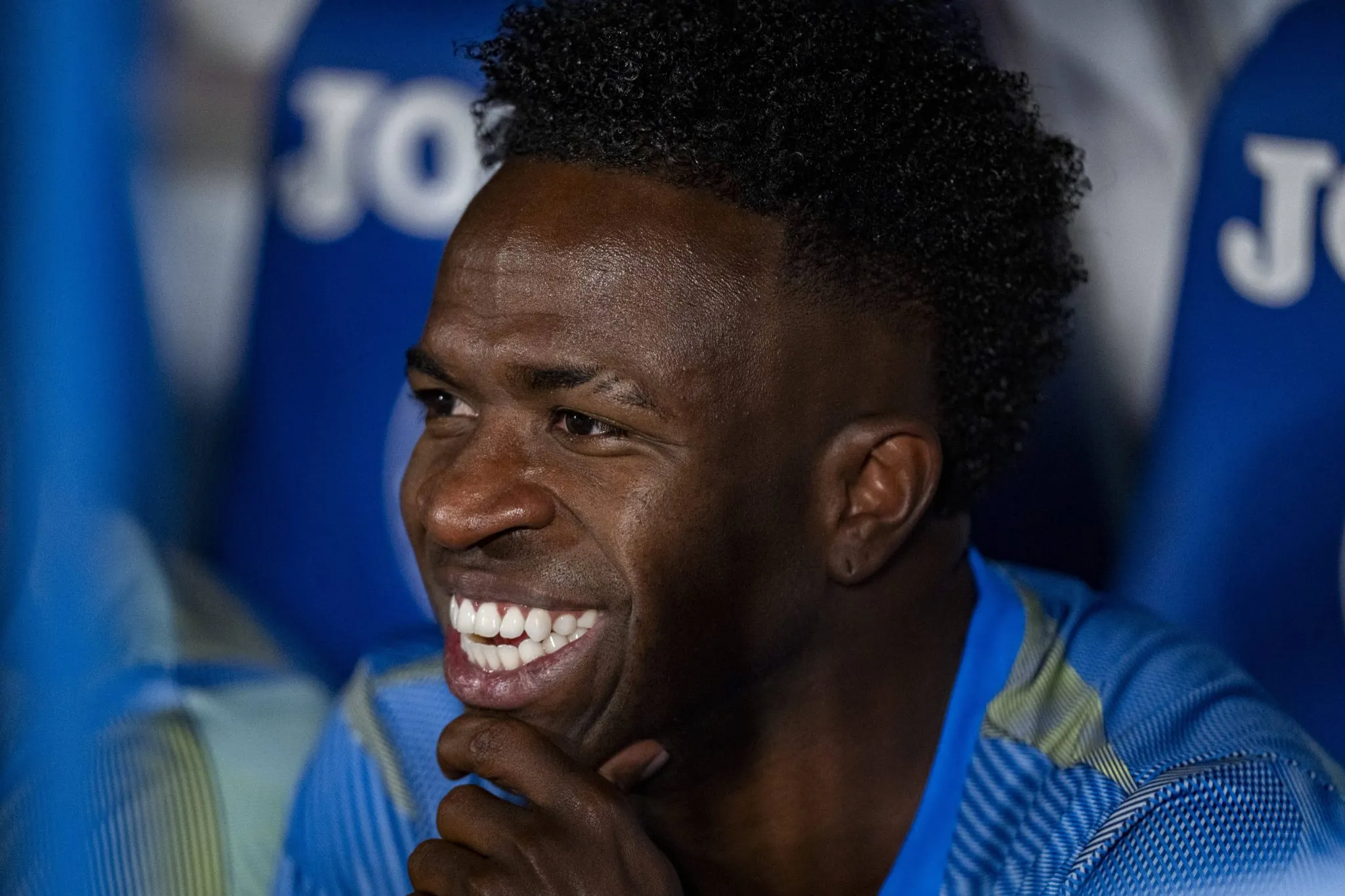 Vinicius Jr sai do banco, consagra Mbapp&eacute; e salva Real Madrid de t&aacute;tica irritante do Getafe