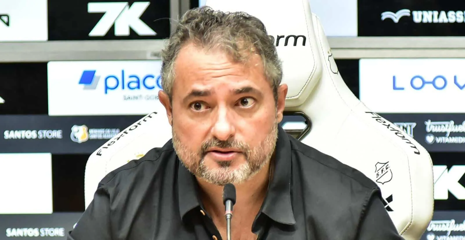Alexandre Mattos em coletiva do Santos 0409