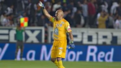 Em noite inspirada, &Oacute;scar P&eacute;rez salva Pachuca e d&aacute; aos Tuzos o t&iacute;tulo do Campeonato Mexicano