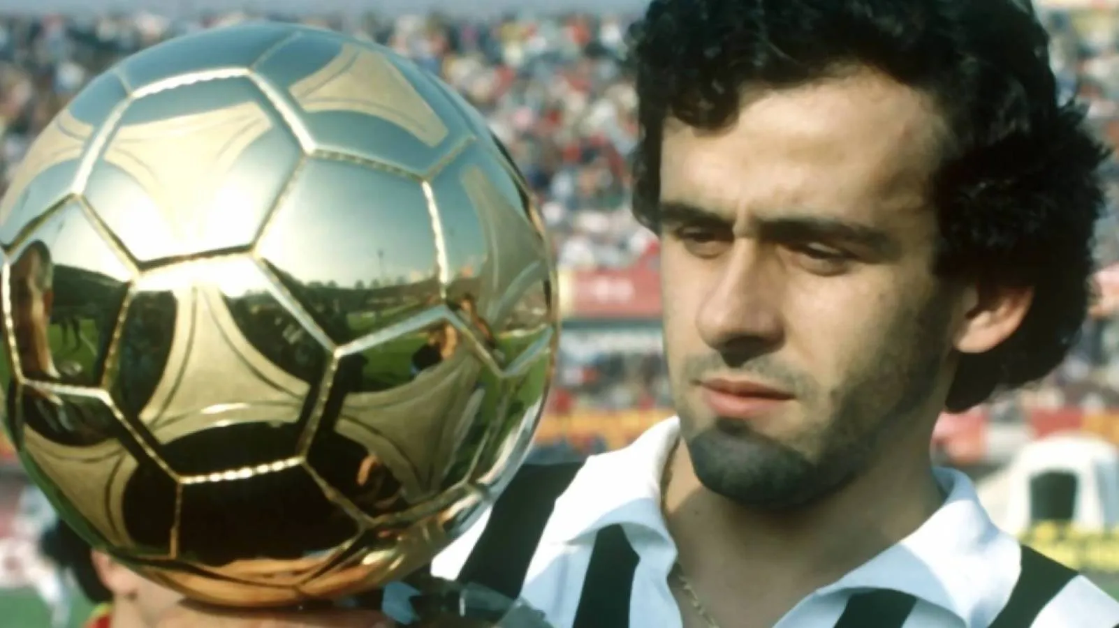 Os 60 anos de um rei: a genialidade de Platini com a bola nos p&eacute;s