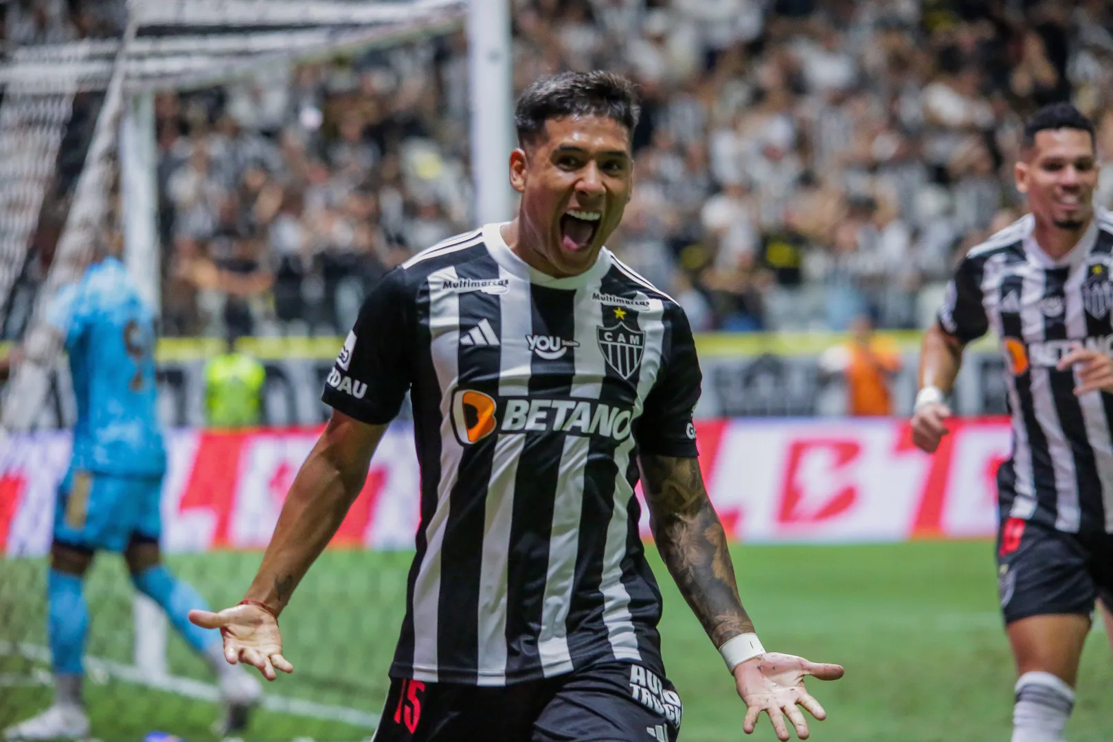 Zaracho comemora gol pelo Atl&eacute;tico-MG (Foto: IMAGO / Fotoarena)