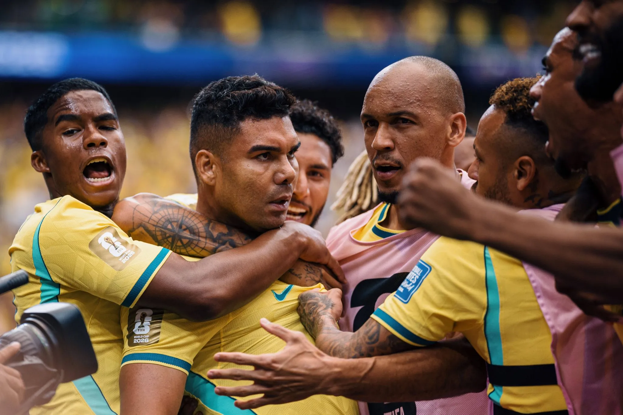 Sele&ccedil;&atilde;o brasileira celebra gol de Casemiro contra o Jap&atilde;o (Foto: IMAGO / Fotoarena)