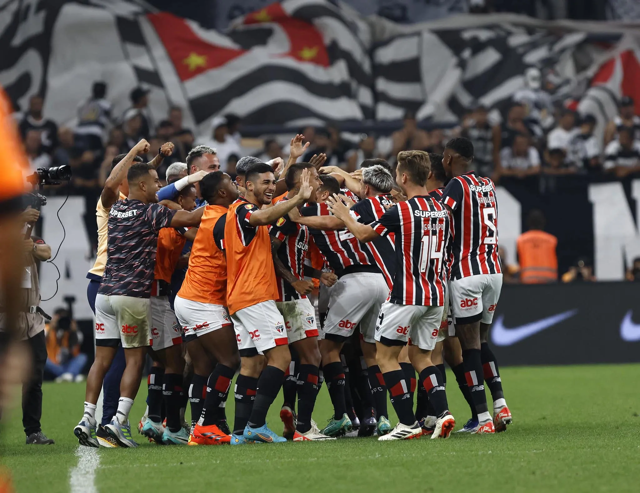 Quebra do tabu do S&atilde;o Paulo tem bicho, provoca&ccedil;&otilde;es a Luciano em Itaquera e elenco blindado para Supercopa