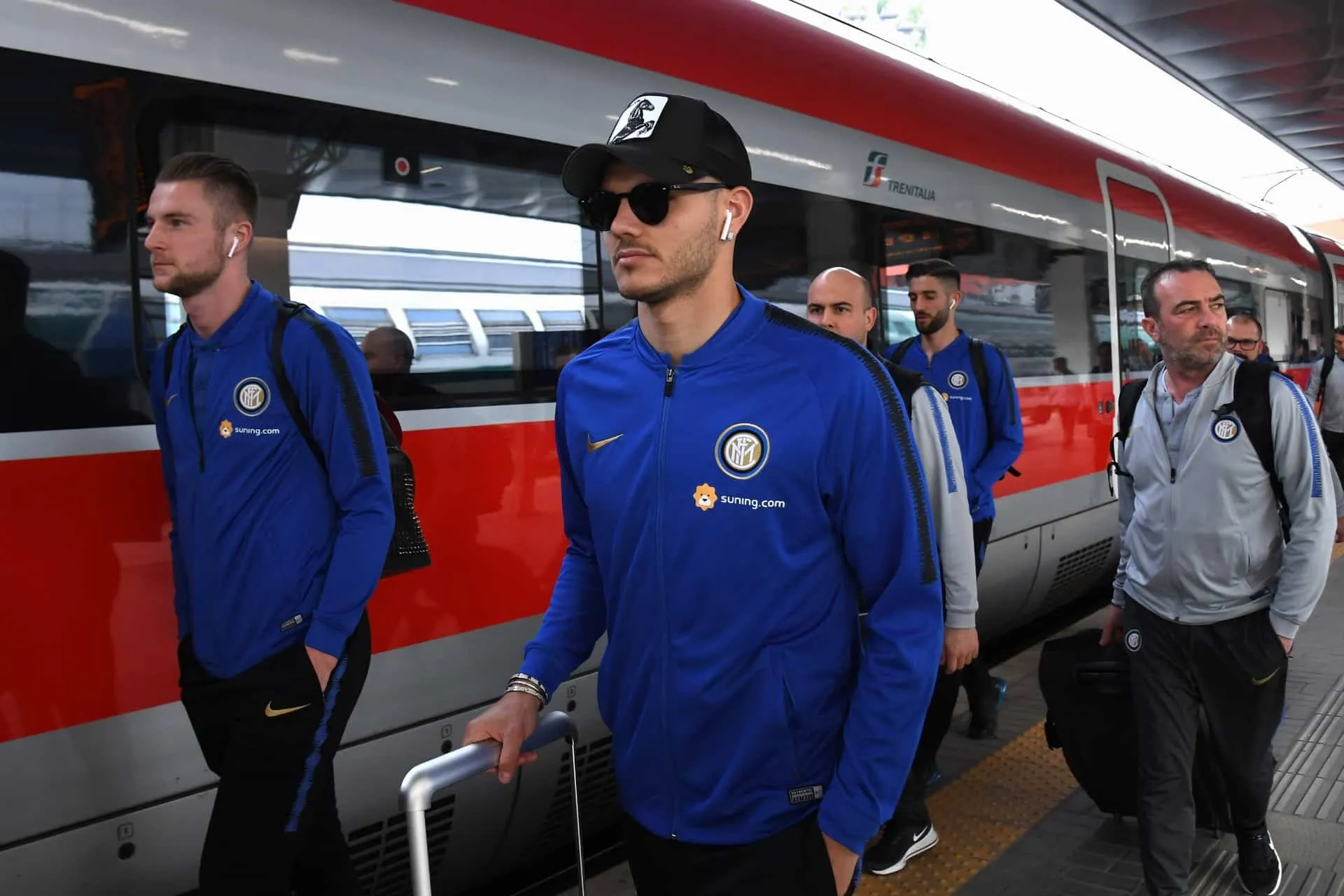 Ultras pedem sa&iacute;da de Icardi da Inter, mas atacante &eacute; relacionado e ser&aacute; titular contra o Genoa