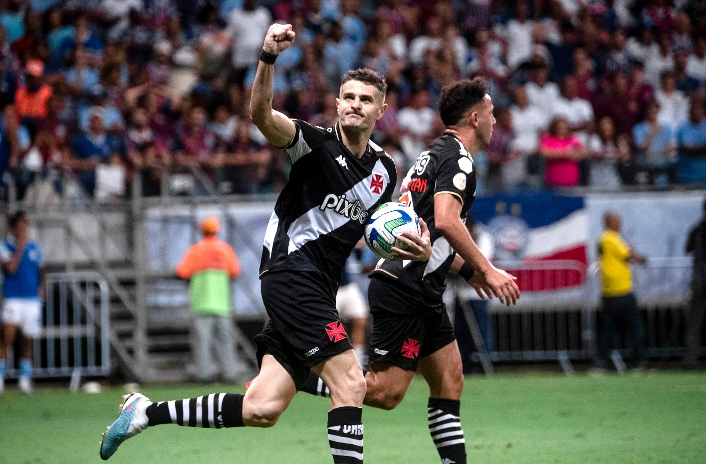 Vasco: em cinco jogos, Vegetti vira artilheiro do time e esperan&ccedil;a contra o rebaixamento