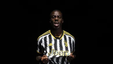 Tim Weah vai cumprir o sonho de garoto do pai, George, ao vestir a camisa da Juventus