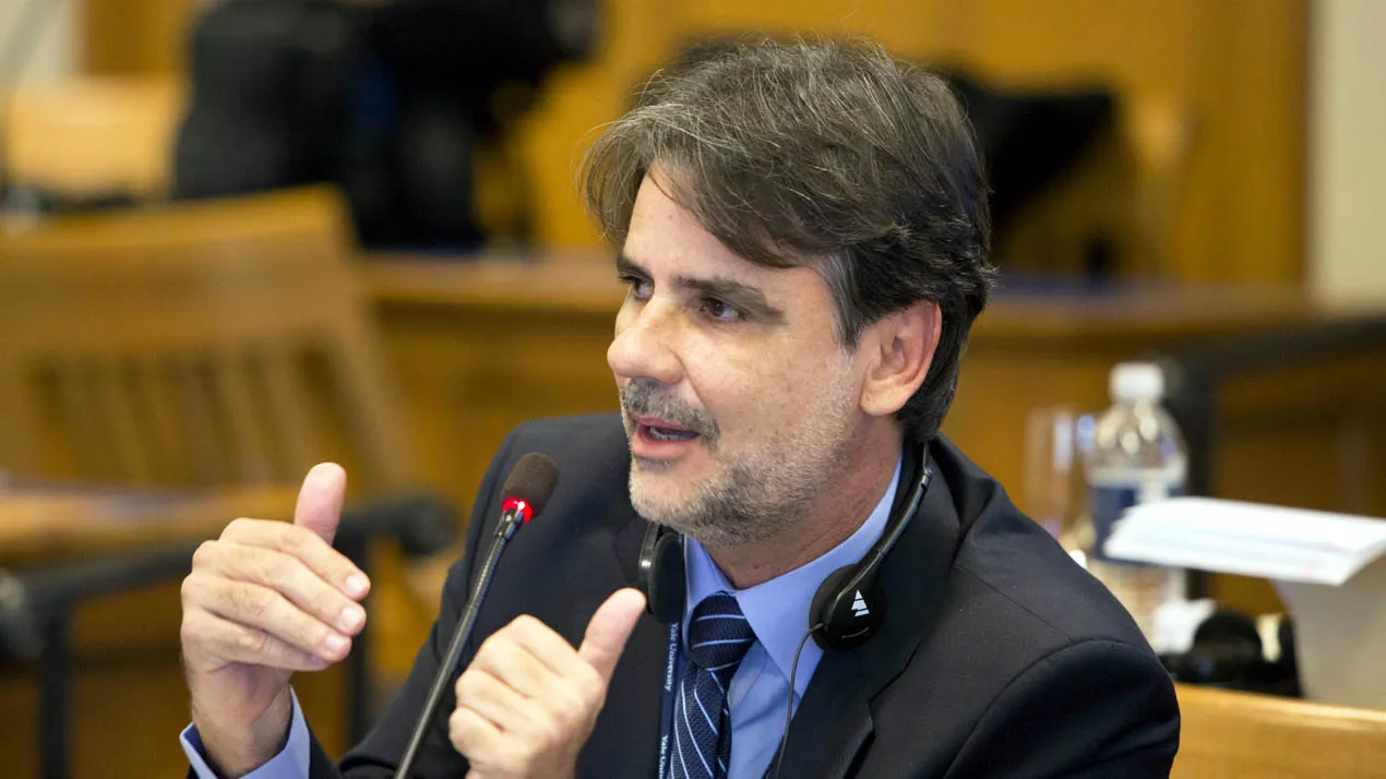 &ldquo;Proposta de divis&atilde;o mais justa das cotas de TV &eacute; bom para a Globo tamb&eacute;m&rdquo;, diz deputado