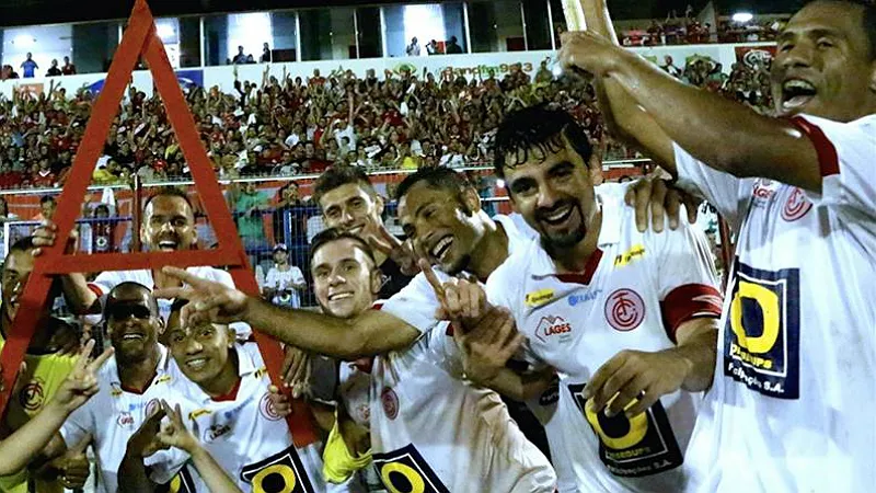 Festa do acesso do Inter de Lages se mistura a casamento e tem at&eacute; arremesso de buqu&ecirc;