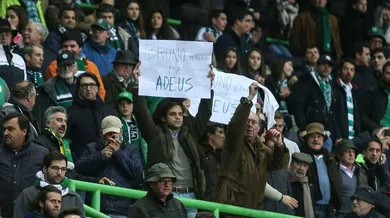 A fratura no Sporting continua exposta, com jogadores e torcedores se manifestando contra o presidente