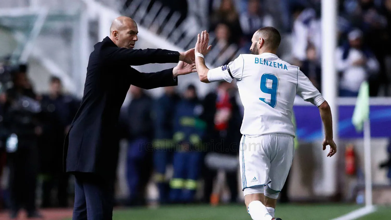 Nada como um Apoel para acabar com a seca de gols, n&atilde;o &eacute; Benzema?