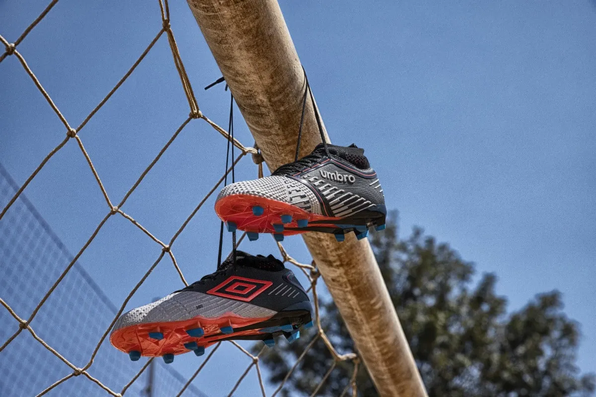 Linha Soul, da Umbro, ganha nova gera&ccedil;&atilde;o com foco no controle de bola