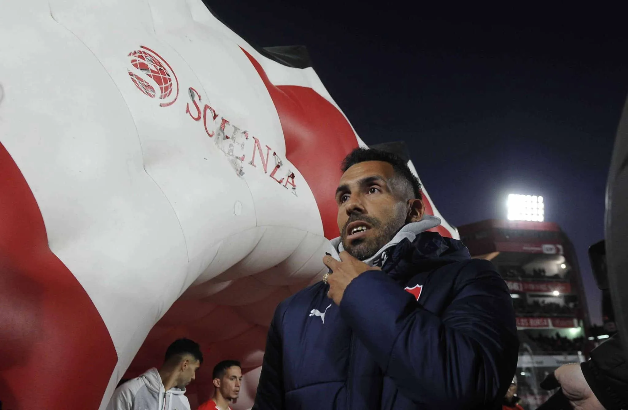 &lsquo;Mentiram para mim&rsquo;: Carlos T&eacute;vez amea&ccedil;a levar clube argentino &agrave; Justi&ccedil;a