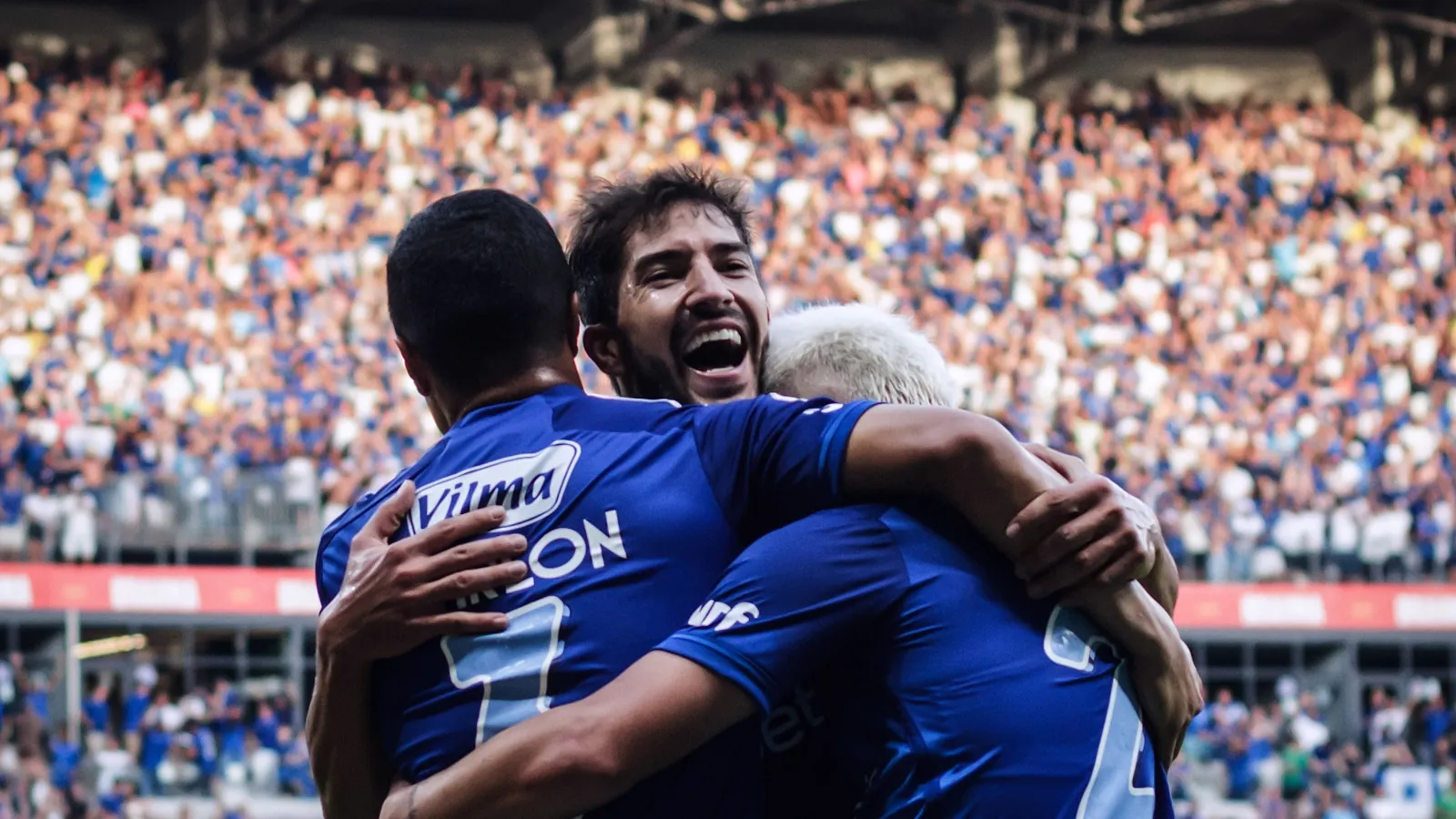 Cruzeiro supera marcas dos times campe&otilde;es de 2003 e 2013 nos pontos corridos