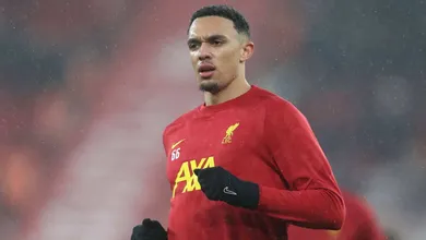 Liverpool oferece aumento salarial de 650% para garantir sucessor de Alexander-Arnold
