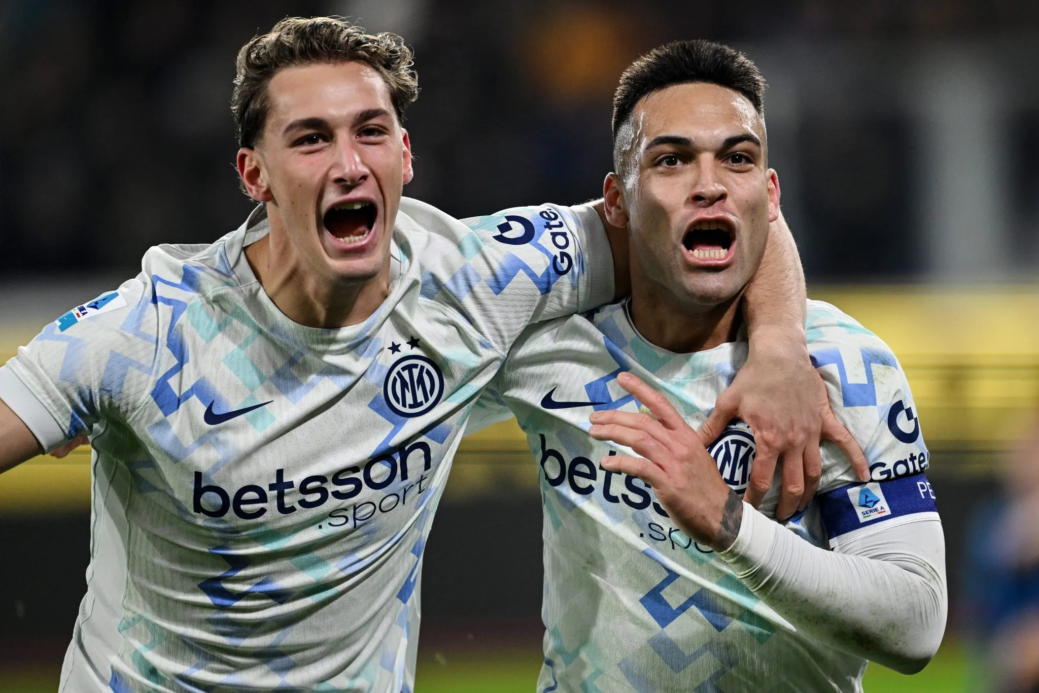 Pio Esposito e Lautaro Martinez em jogo da Internazionale