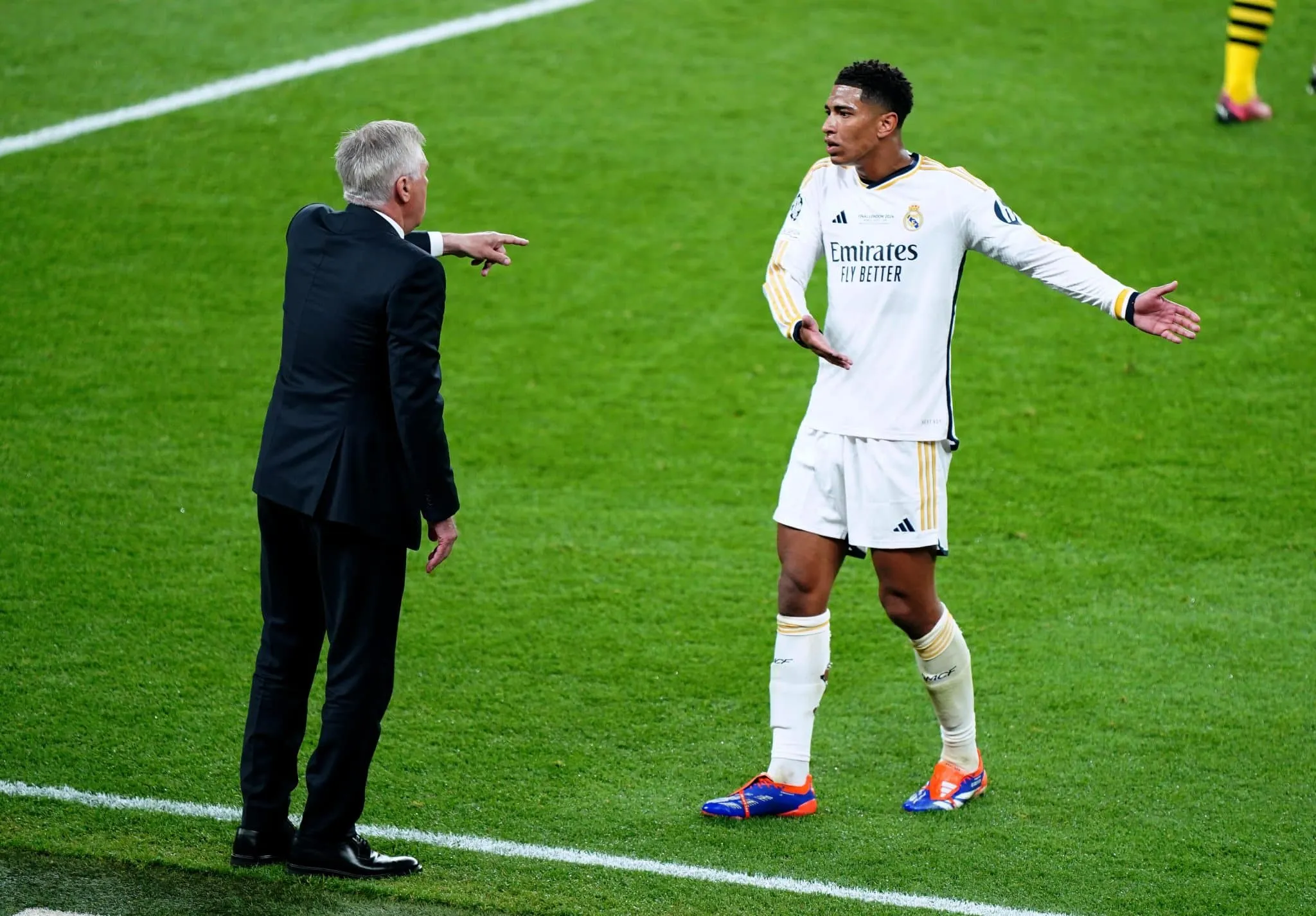 De f&eacute;rias, Bellingham deixa Ancelotti &lsquo;no v&aacute;cuo&rsquo;, que brinca: &lsquo;Tome cuidado&rsquo;