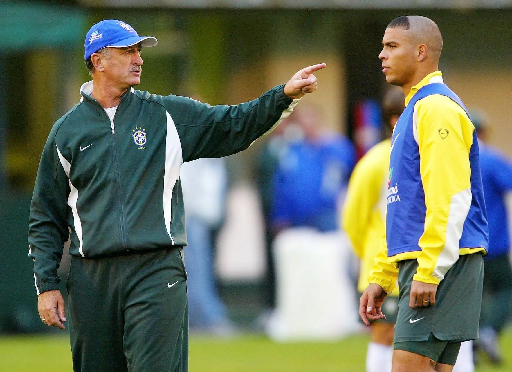 Felip&atilde;o e Ronaldo durante treino da sele&ccedil;&atilde;o brasileira em 2002