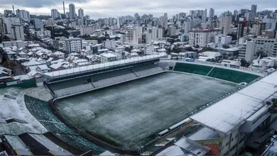 Demiss&atilde;o ao vivo e 6 na cabe&ccedil;a: como foi o dia de terror do Corinthians em Caxias