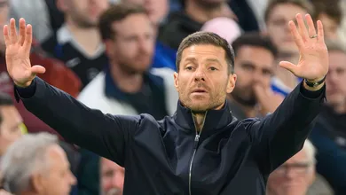 &lsquo;Se voc&ecirc; for mole, ser&aacute; punido&rsquo;: Xabi Alonso se incomoda e critica problema cr&ocirc;nico do Chelsea