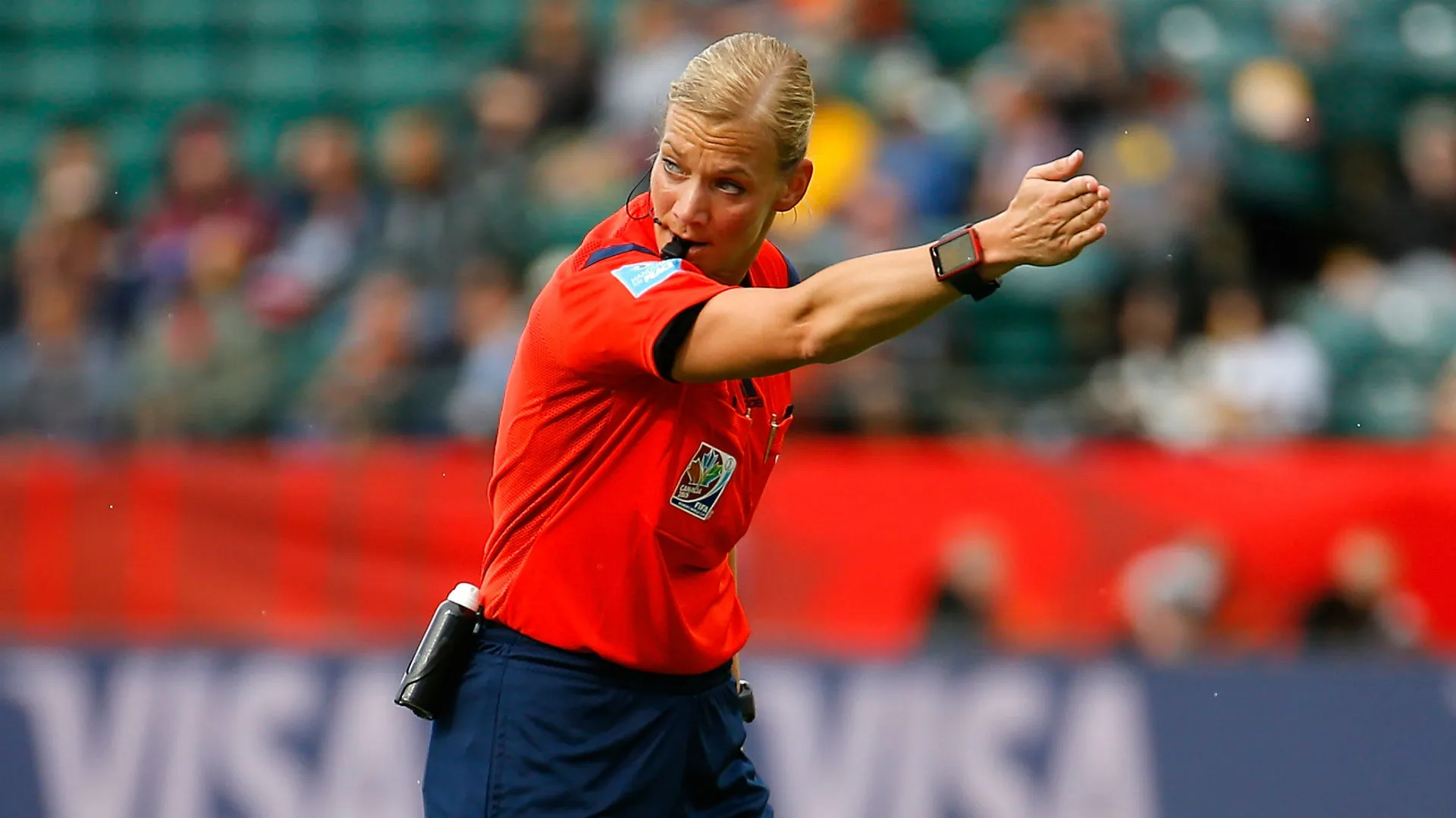 Em 2017/18, a experiente Bibiana Steinhaus ser&aacute; a primeira mulher a apitar jogos na Bundesliga