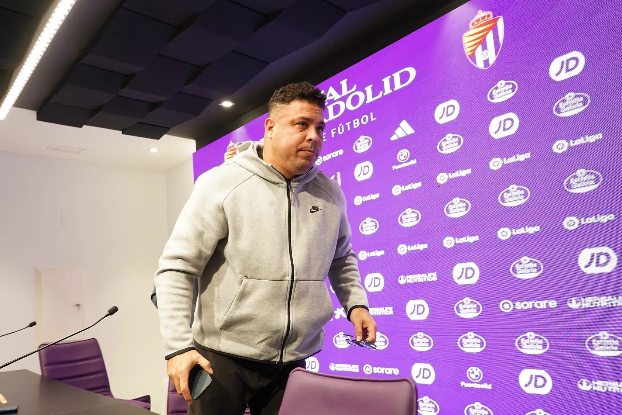 Ex-Flamengo &eacute; escolhido como &lsquo;pior neg&oacute;cio&rsquo; de time de Ronaldo na Espanha
