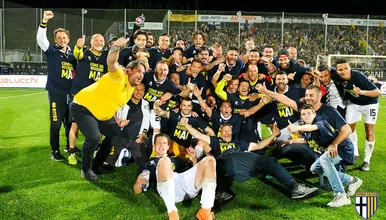 A f&ecirc;nix renasce: Como foi a marcha triunfal do Parma, da fal&ecirc;ncia ao retorno &agrave; Serie A com tr&ecirc;s acessos seguidos