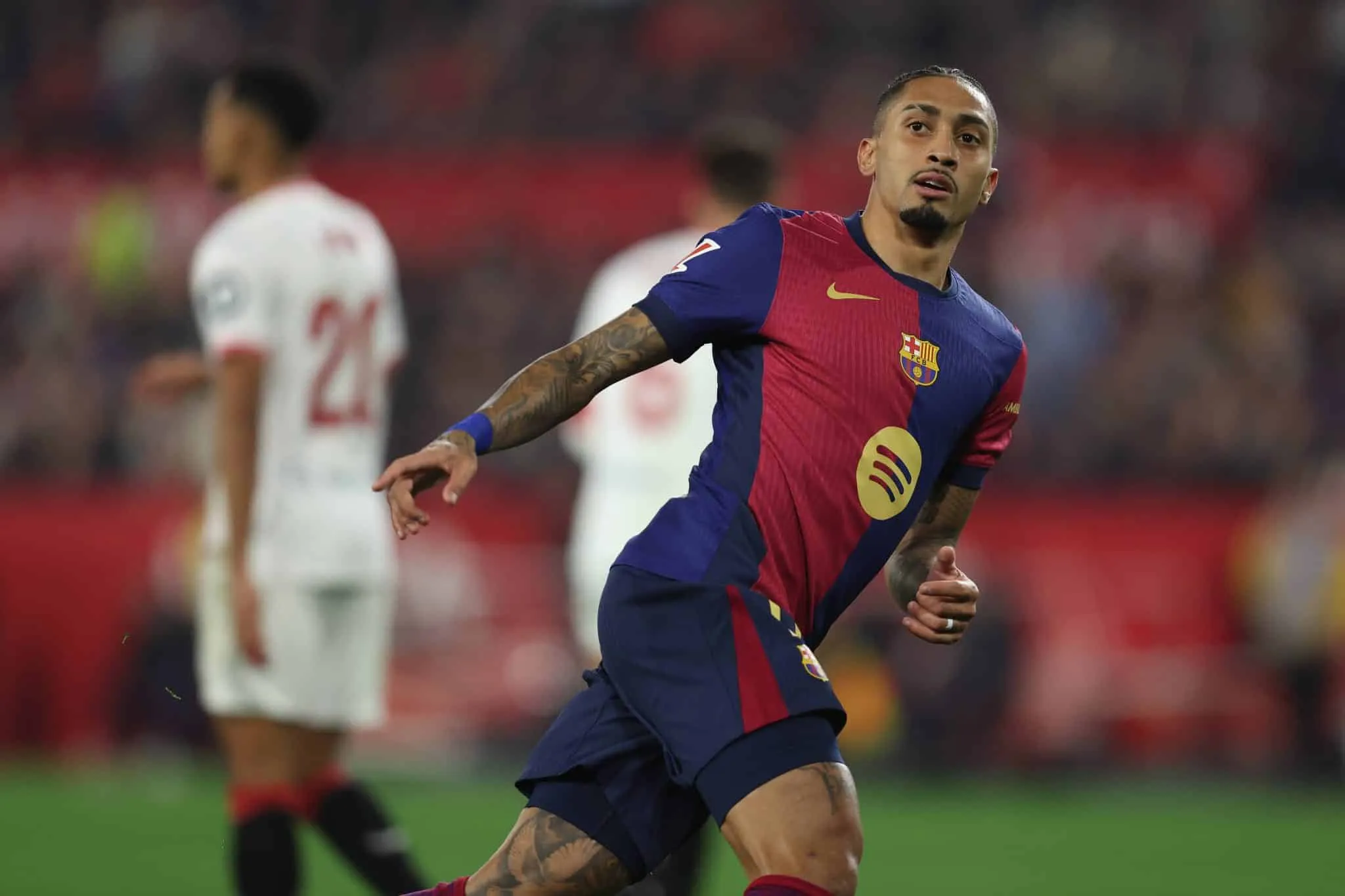 Com novo gola&ccedil;o, Raphinha persegue Salah e p&otilde;e Barcelona de vez na briga por La Liga