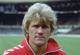 Morten Olsen, 70 anos: pode cham&aacute;-lo de &ldquo;futebol dinamarqu&ecirc;s&rdquo;