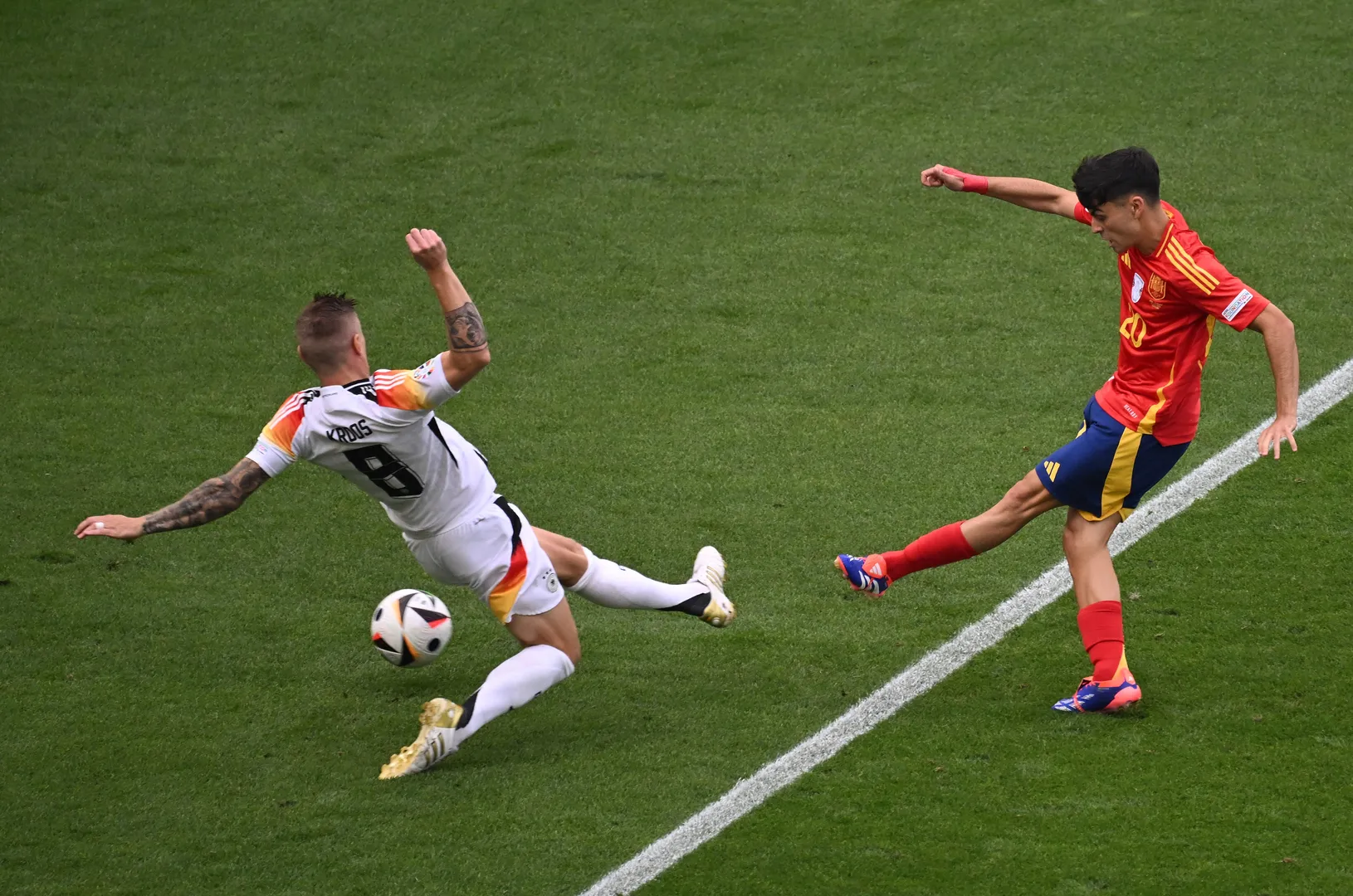 Kroos ficou cara a cara com Pedri na Euro 2024 Foto: (Imago)