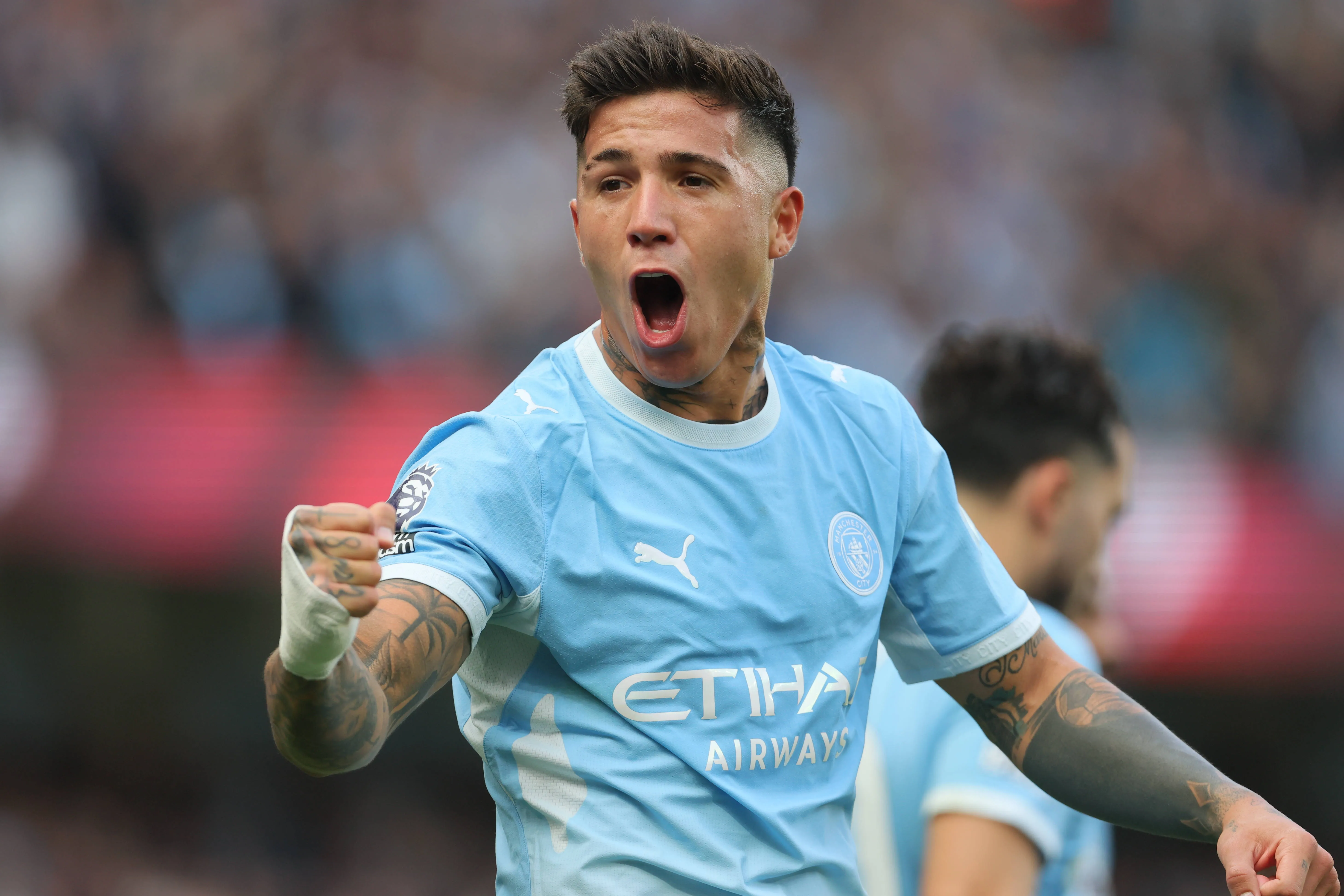 Enzo Fern&aacute;ndez celebra primeiro gol pelo Manchester City