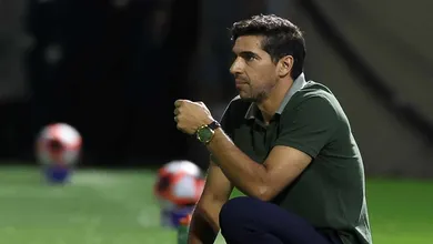 Derrota do Palmeiras acaba com sequ&ecirc;ncia de 82 jogos e torcida protesta