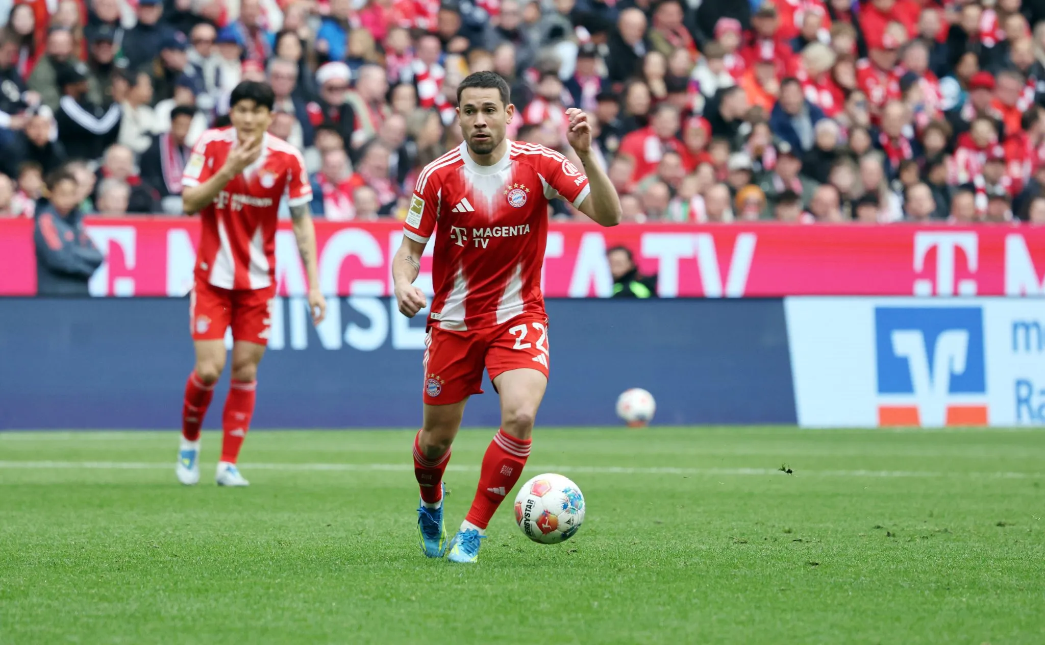 Raphael Guerreiro em a&ccedil;&atilde;o pelo Bayern de Munique (Foto: Imago/Sportfoto Rudel)