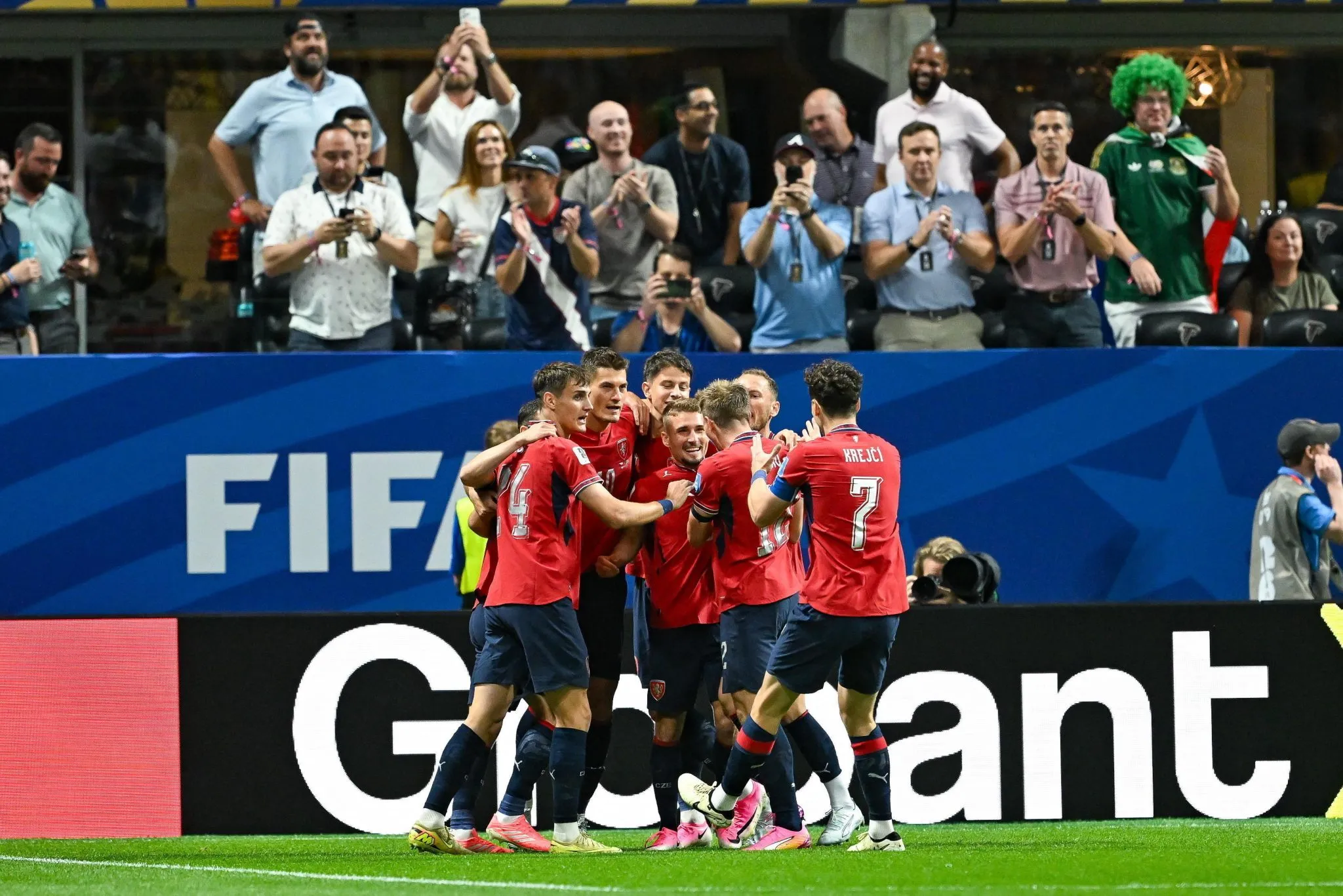 Tch&eacute;quia celebra gol marcado contra a &Aacute;frica do Sul