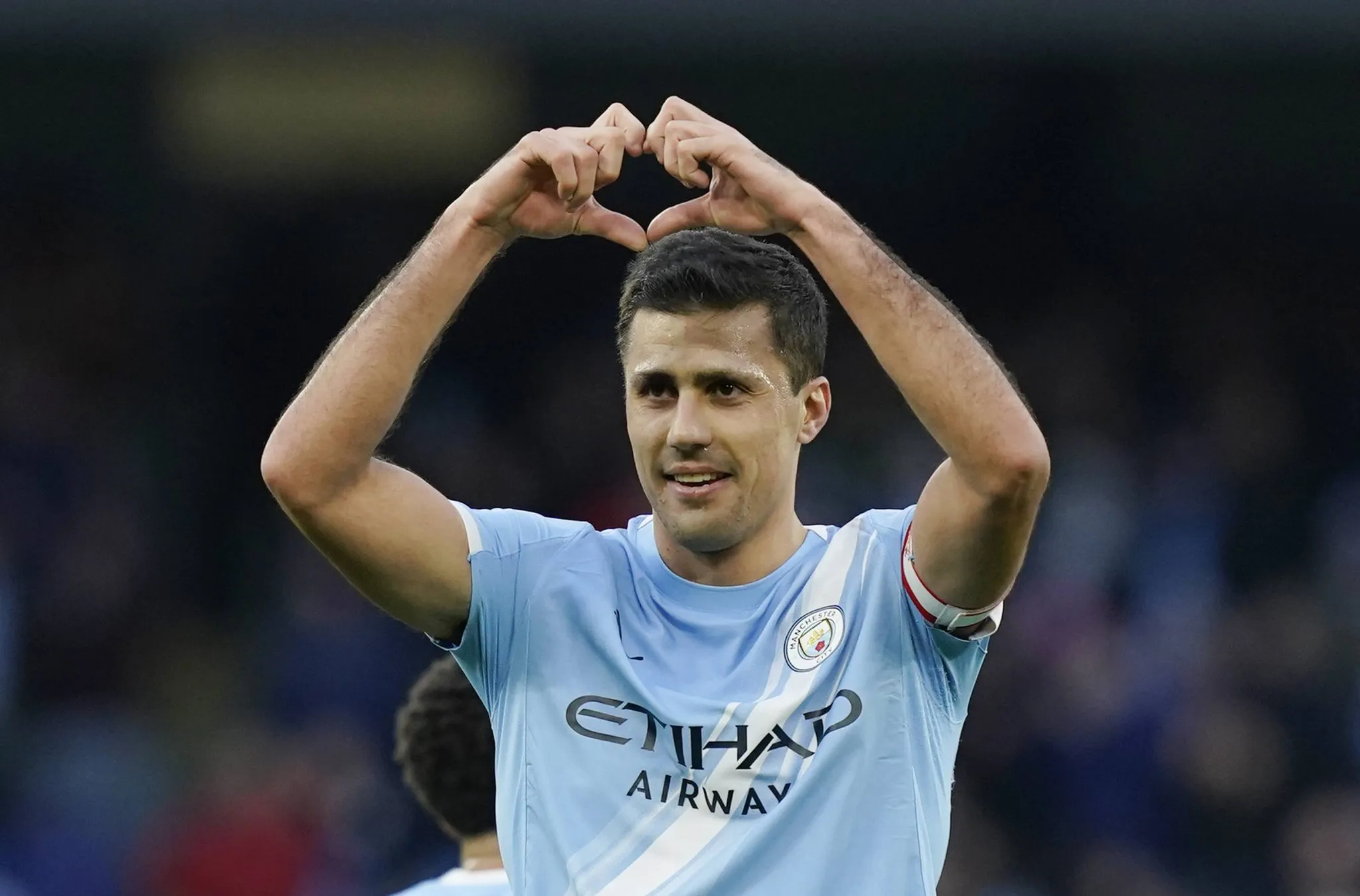 Rodri celebra gol pelo Manchester City