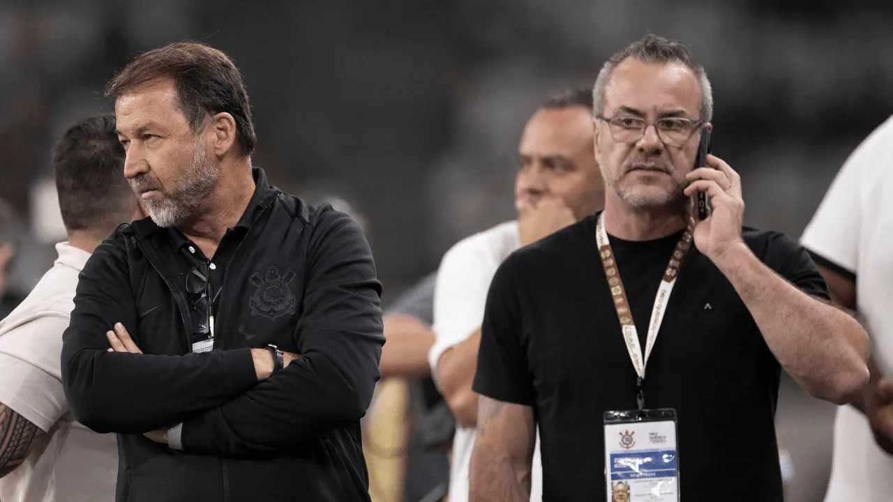 S&eacute;rgio Moura Corinthians Augusto Melo