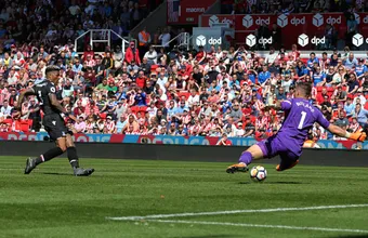 No segundo tempo, o Crystal Palace aproveitou a chance. Azar do Stoke