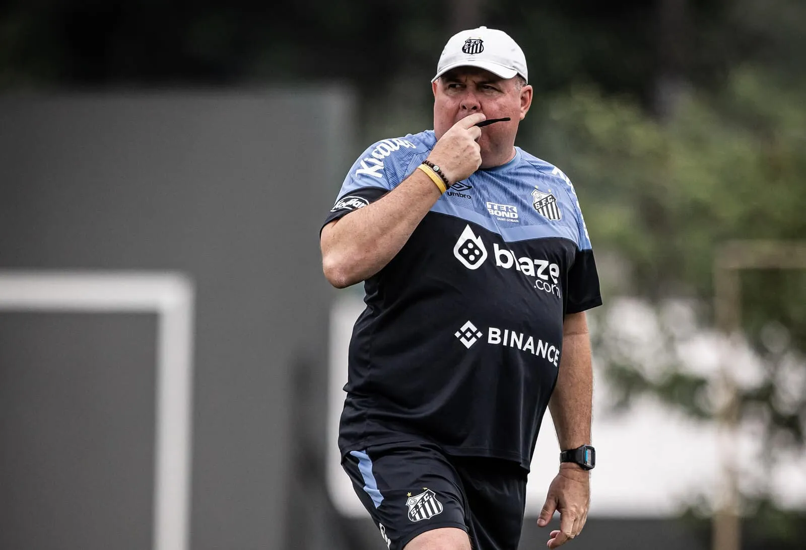 Santos: Diretoria paralisa busca por novo t&eacute;cnico e d&aacute; apoio total a Marcelo Fernandes
