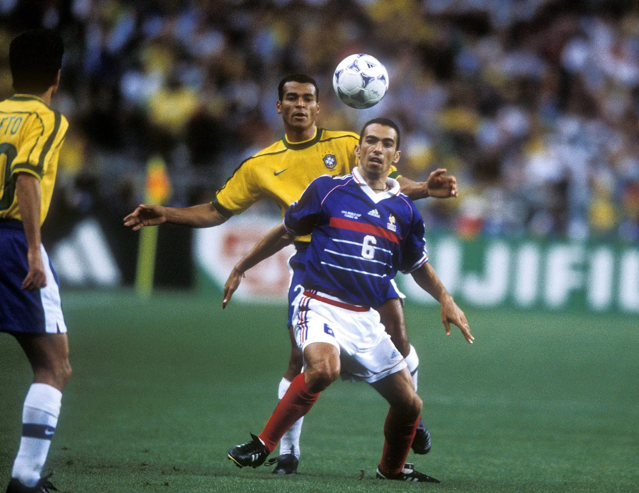 Youri Djorkaeff durante final da Copa do Mundo de 1998 entre Brasil x Fran&ccedil;a (Foto: Imago/Laci Perenyi)